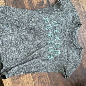 Women’s small under armor shirt